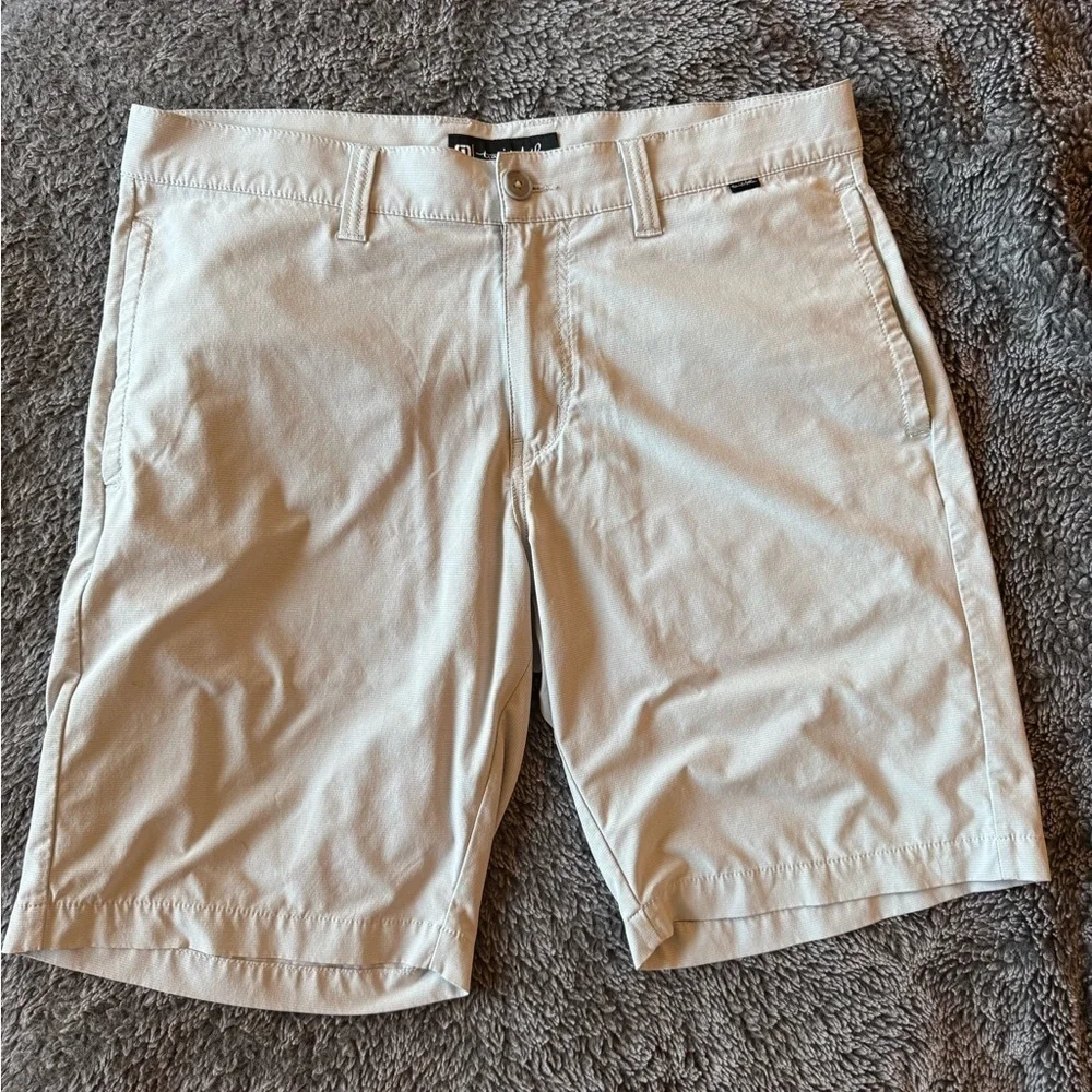 TRAVIS MATTHEW Men's Casual Golf Short Set